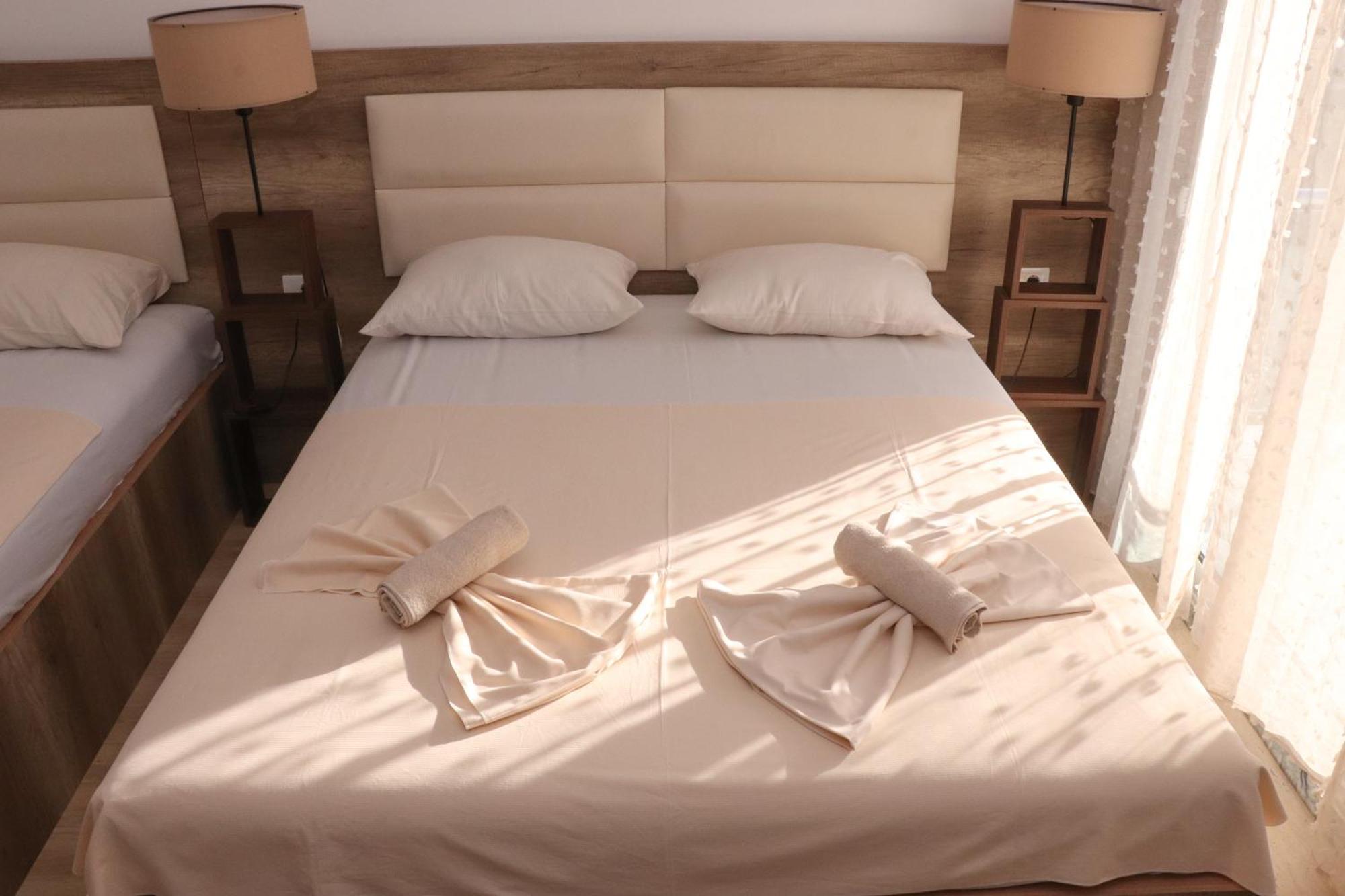 Gjinaj Apartments 울친 외부 사진