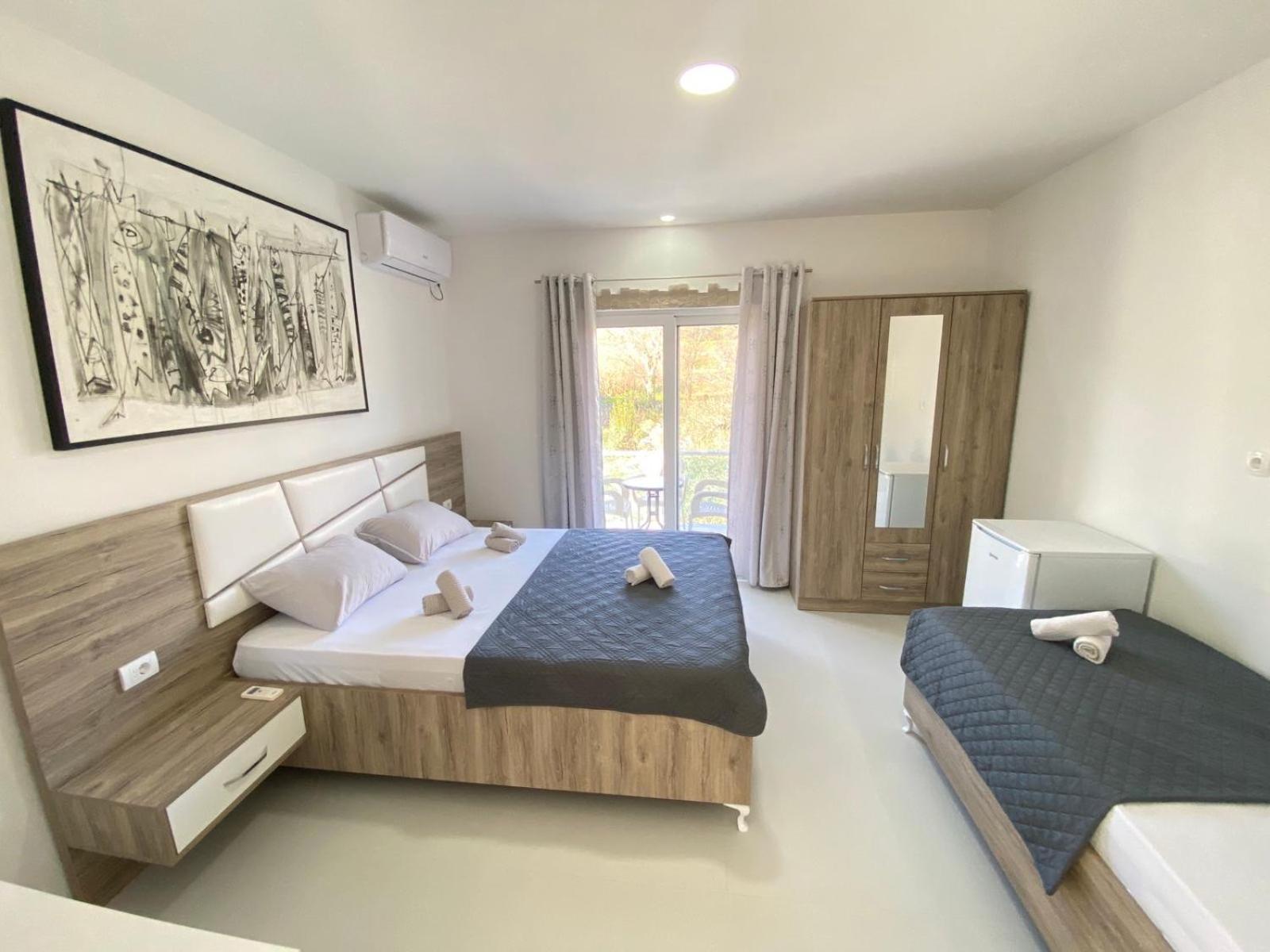 Gjinaj Apartments 울친 외부 사진