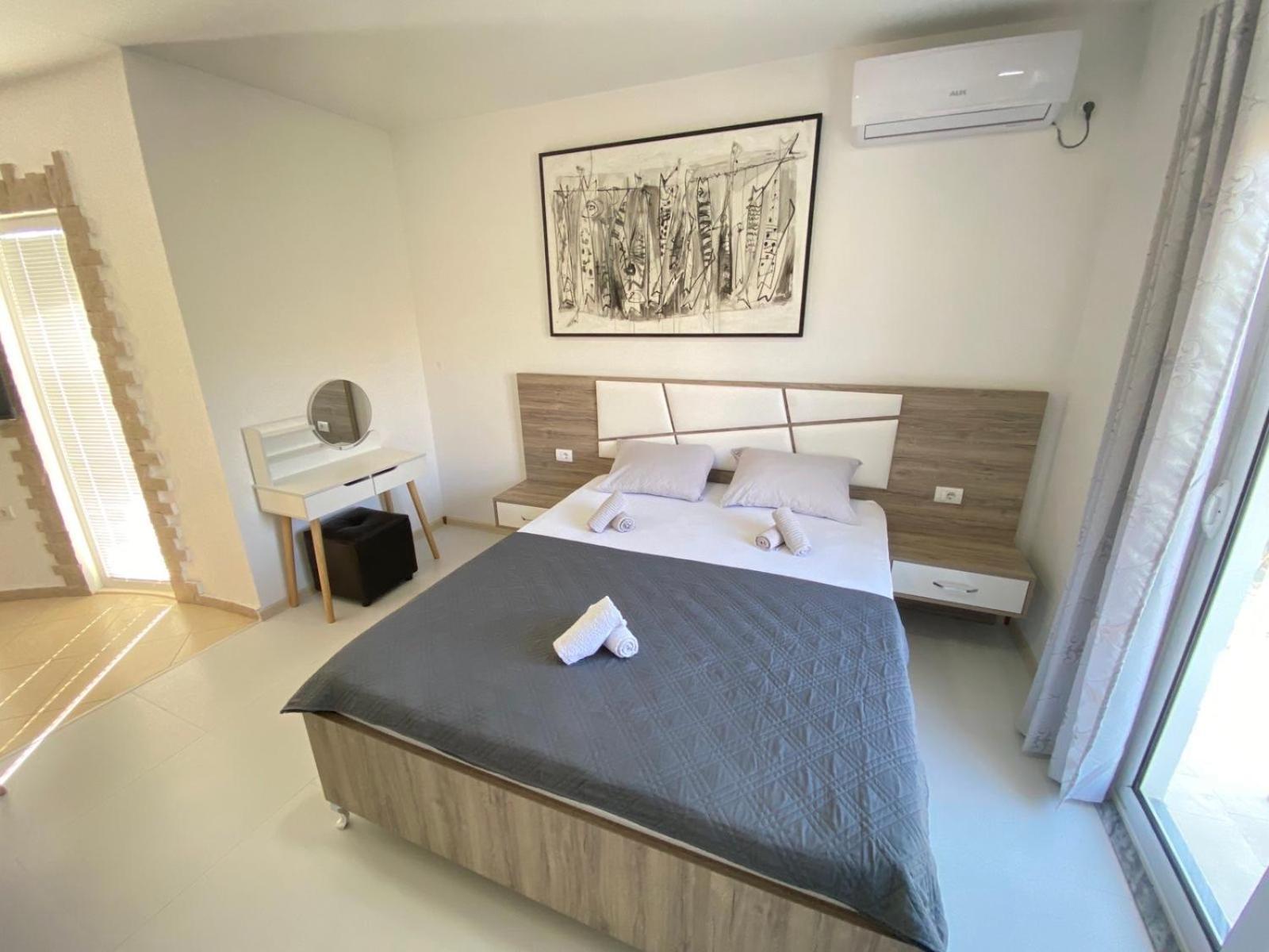 Gjinaj Apartments 울친 외부 사진