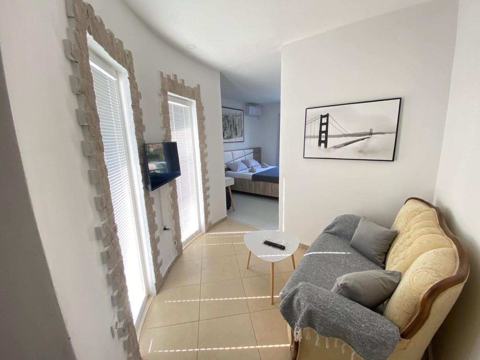 Gjinaj Apartments 울친 외부 사진
