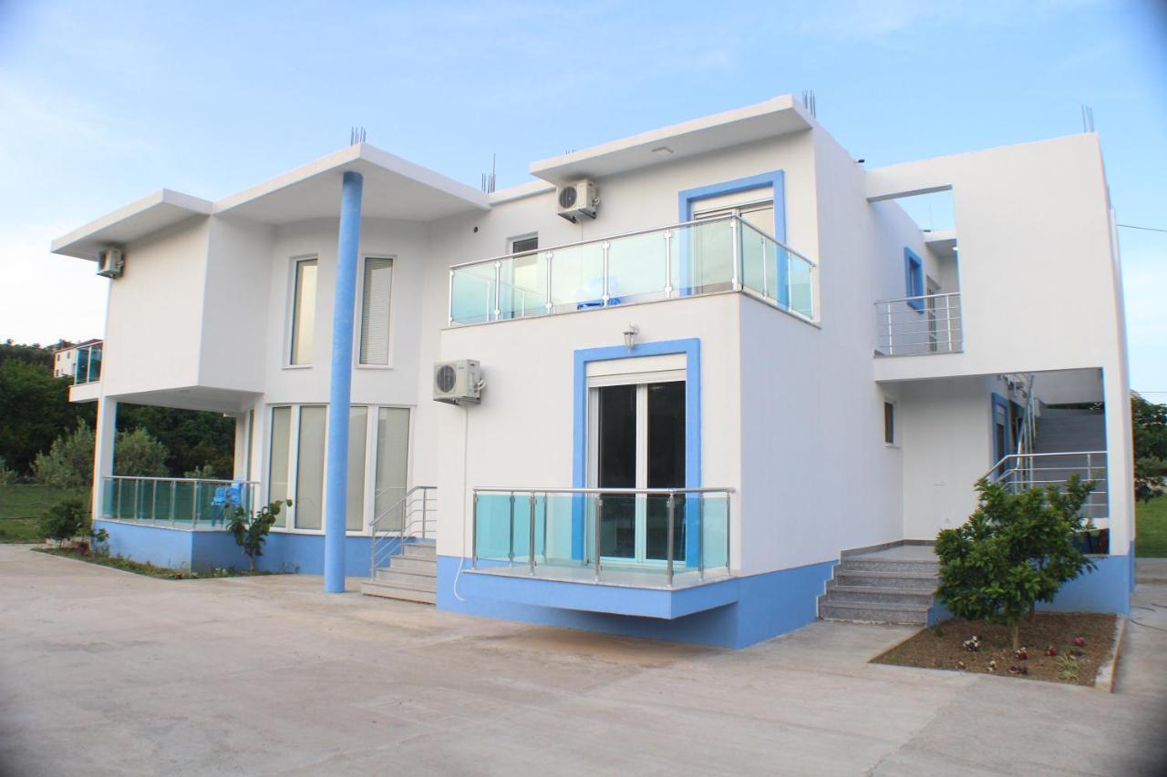 Gjinaj Apartments 울친 객실 사진